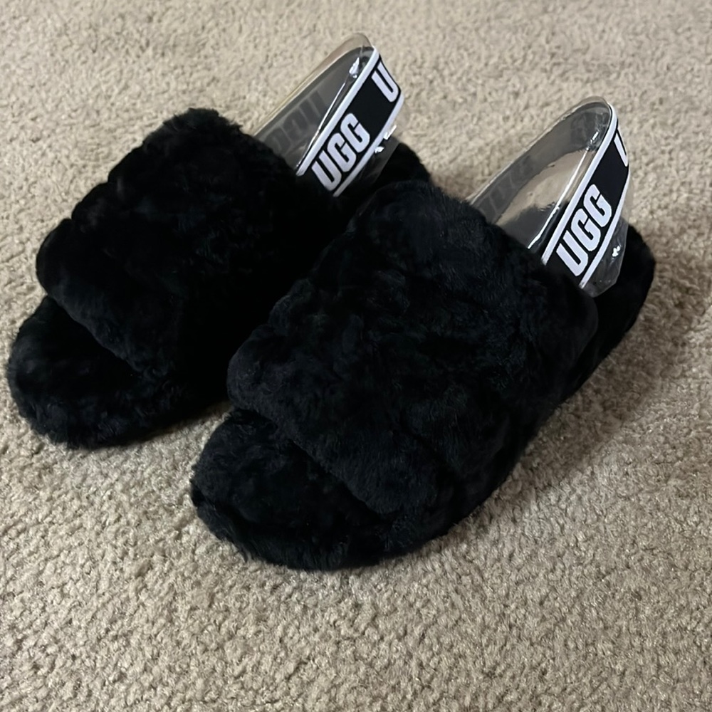 BRAND NEW NEVER WORN- UGG slippers